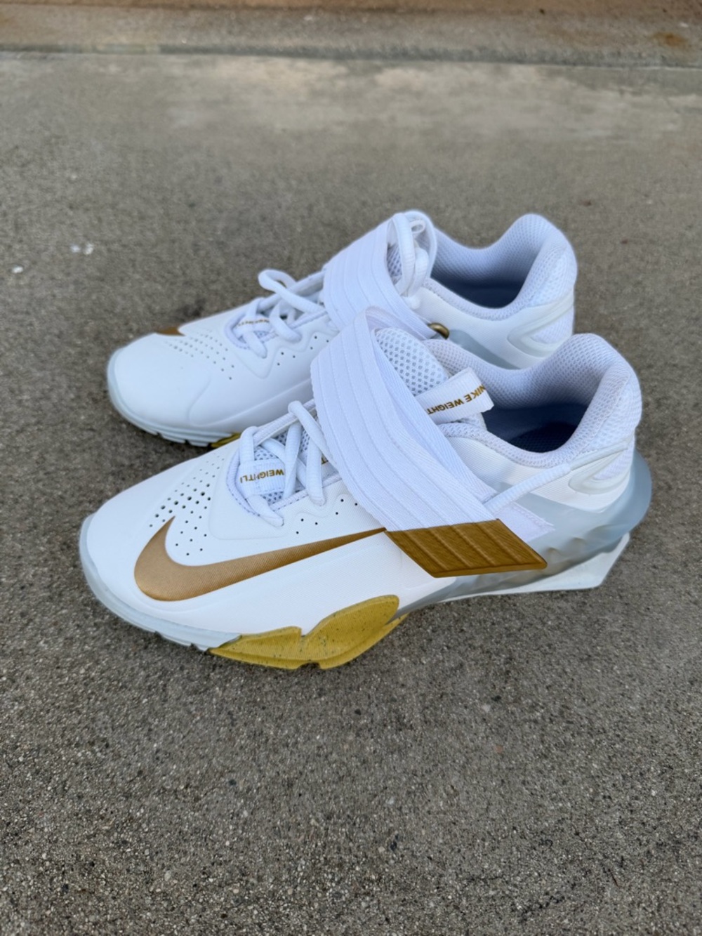 Nike Savaleos Men’s 4.5/Women’s 6